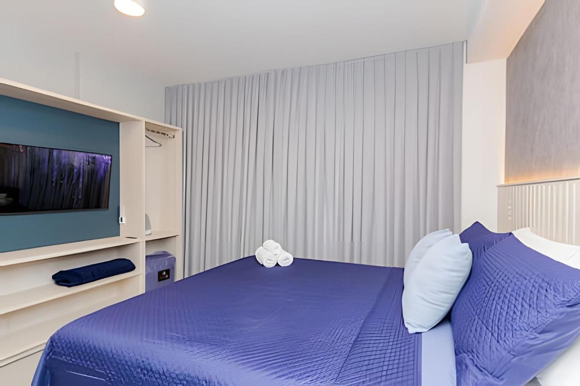 Casal Com Cama Queen - Piscina E Academia No Centro De Curitiba