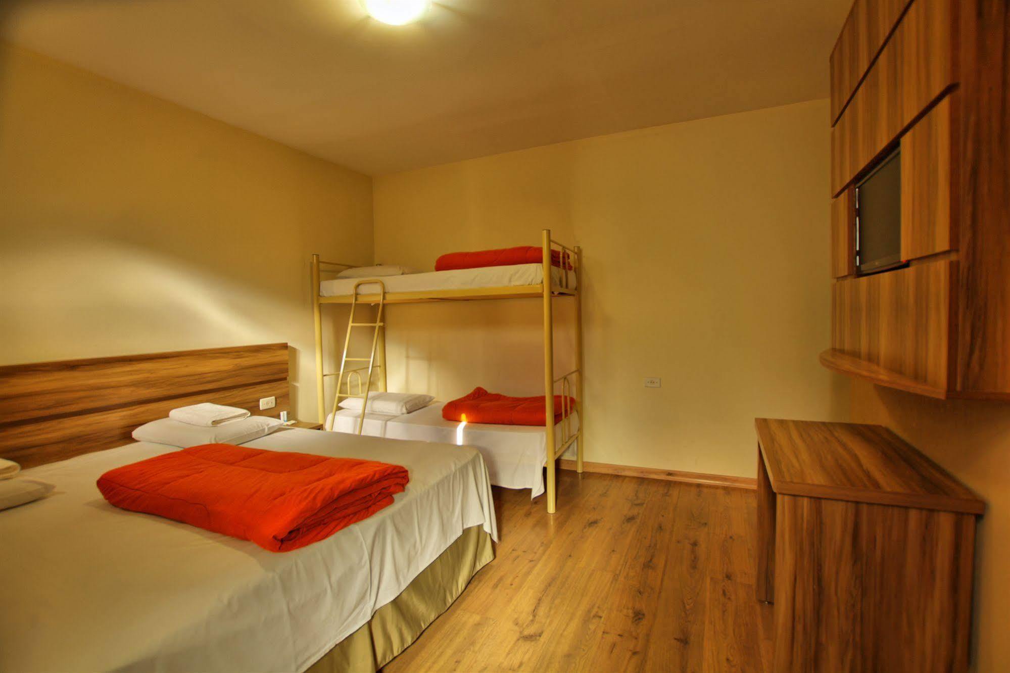 Hostel Roma *