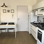709- Apartamento Decorado Encantador, Mobiliado, Amplo, Cozinha Completa, Excelente Localizacao No Reboucas