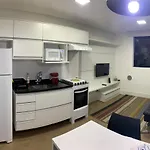 709- Apartamento Decorado Encantador, Mobiliado, Amplo, Cozinha Completa, Excelente Localizacao No Reboucas