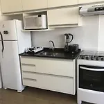 709- Apartamento Decorado Encantador, Mobiliado, Amplo, Cozinha Completa, Excelente Localizacao No Reboucas