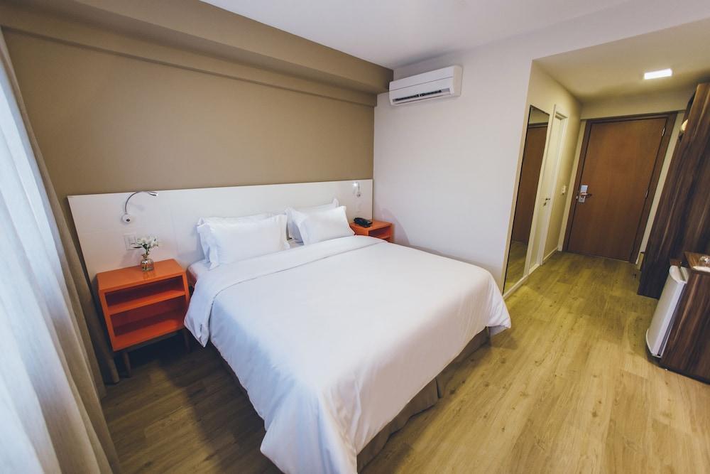 Hotel Intercity Centro Civico 4*