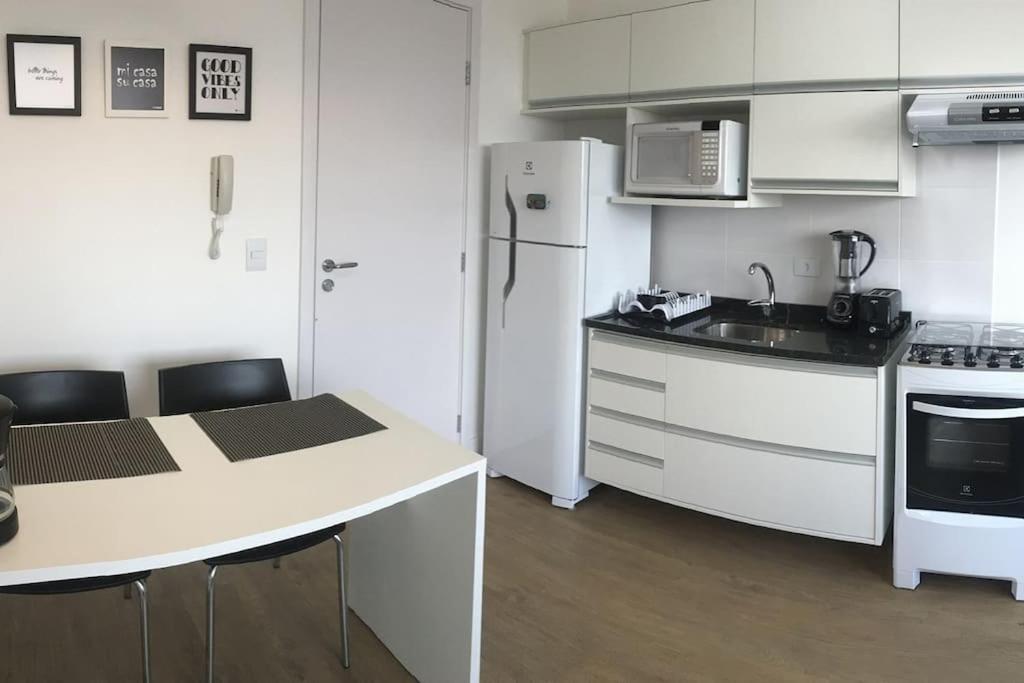 Encantador: Charming Furnished Flat In Reboucas Apartment