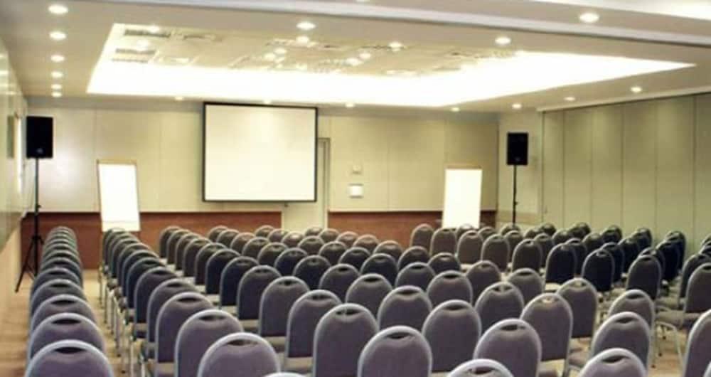 Alta Reggia Plaza Hotel 4*