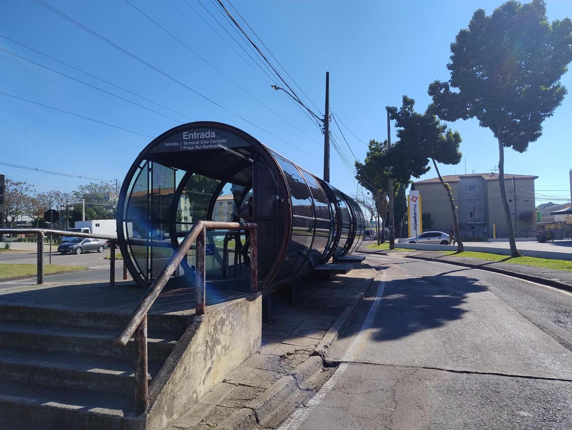 Apto Bem Localizado Em * Curitiba