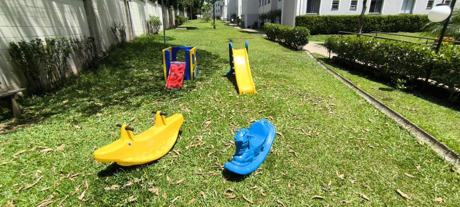 Apto Em Clube Frente Pro Bosque E No Terminal Do Pinherinho Proximo Ao Centro - Garagem 2 Veiculos Curitiba
