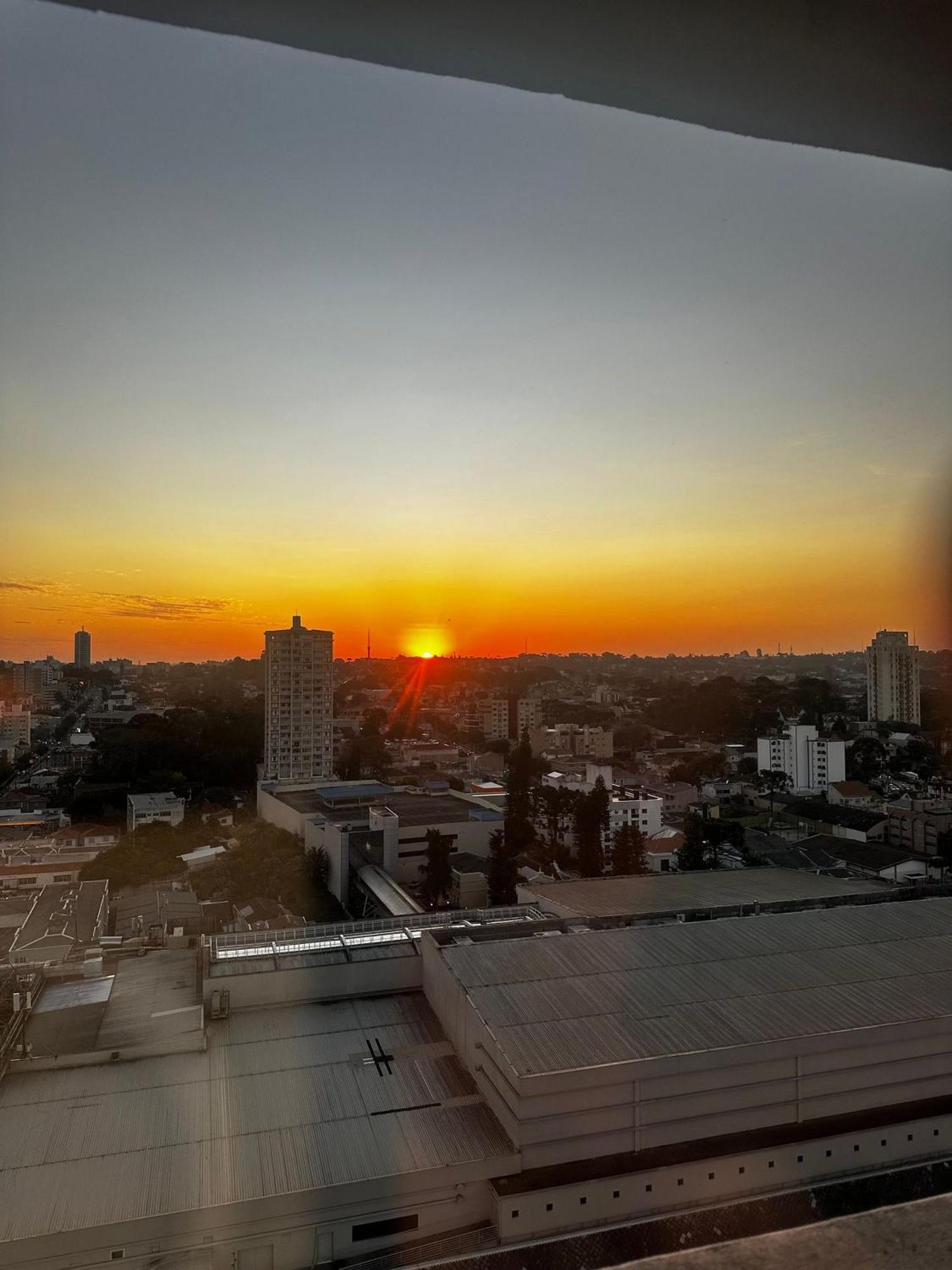 Tematico,moderno E Com Por Do Sol Mueller/centro Apartamento *